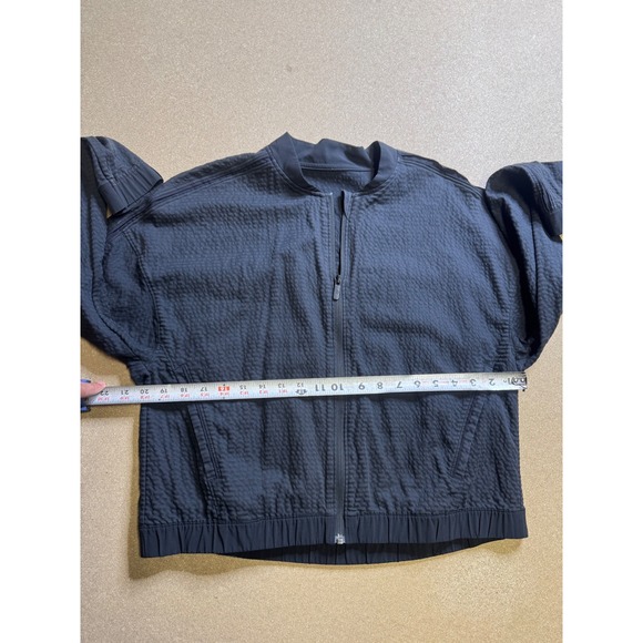 Lululemon Textured croped Jacket Black Full Zip Lightweight Women's $89 - Picture 11 of 12